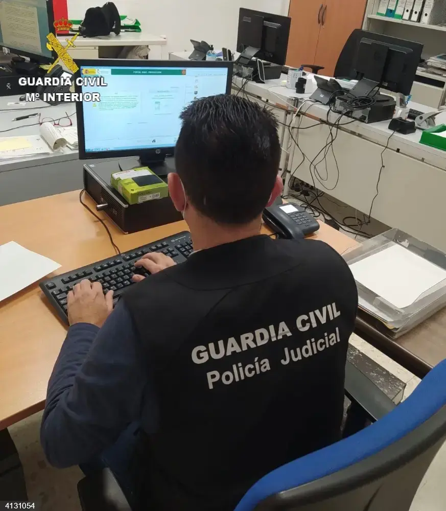 Detenidos en Sevilla y Huelva por estafar 87.000 euros con la falsa venta de vehículos