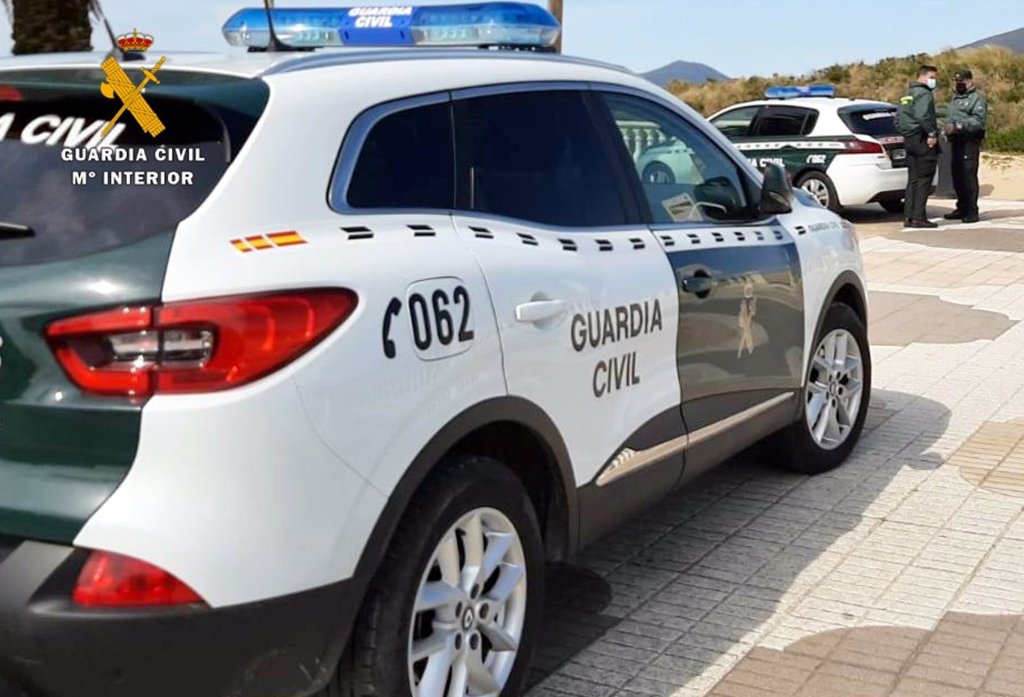 Simula que le han robado el coche para evitar una multa tras huir de los agentes