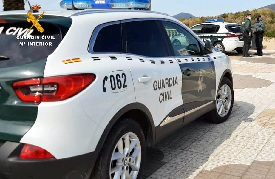 Persigue a un conductor por la SE-30 para agredirle tras un accidente