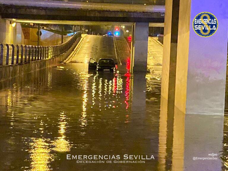 Emergencias 112 atiende casi 300 incidencias en la provincia de Sevilla por la lluvia