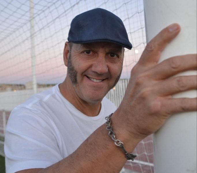 Paco Candela y DeMarco Flamenco, futbolistas solidarios en Guillena