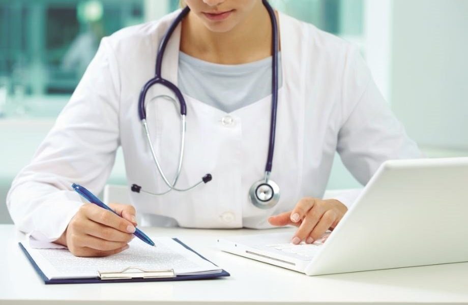 Amenazan de muerte a una pediatra por no prescribir antibióticos en Málaga