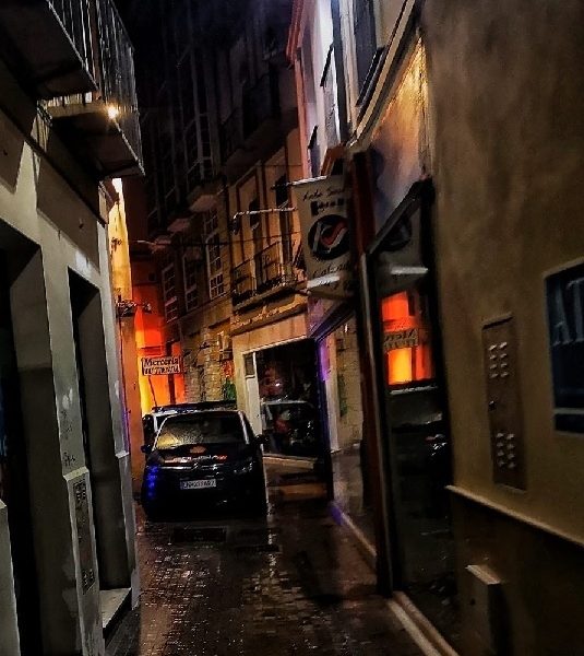 Detenido en Málaga por herir a su hijastro con un arma blanca en el cuello