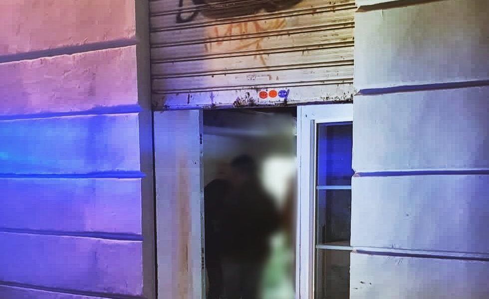 Casi 30 personas desalojadas de un local alquilado por alto nivel ruido en Granada