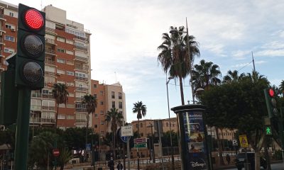 Almería incorpora semáforos adaptados para personas invidentes que se activan con el bluetooth del móvil