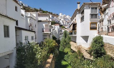 Evacuan al hospital una mujer tras caer a un arroyo en Setenil de las Bodegas