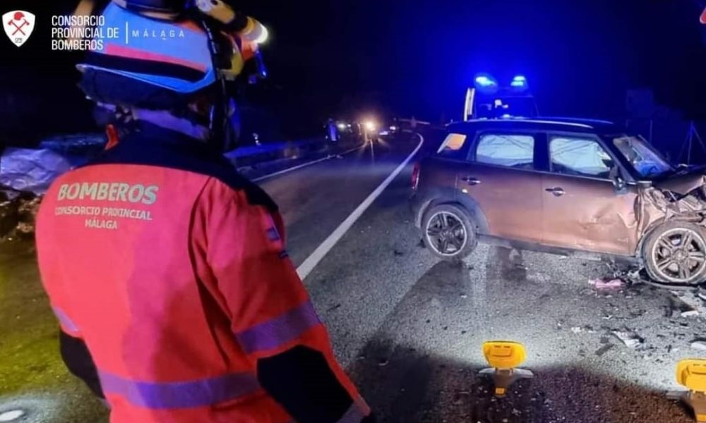 Un fallecido y dos heridos tras una colisión frontal entre dos vehículos en Alhaurín el Grande