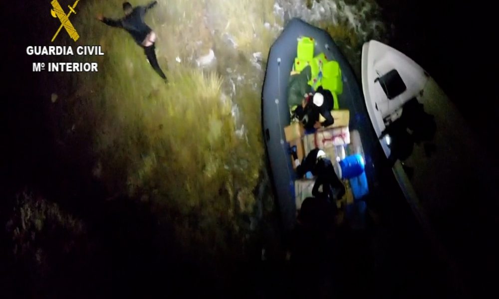 Detenidos en una embarcación con hachís en dirección a Isla Cristina