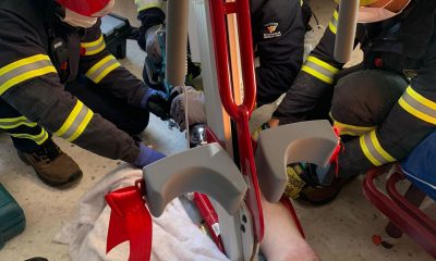 Un anciano liberado en Arahal tras quedar atrapado en una grúa de movilidad