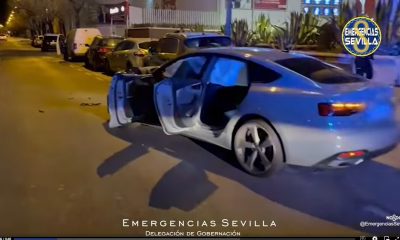 Un conductor ebrio destroza cinco coches en una calle de Sevilla