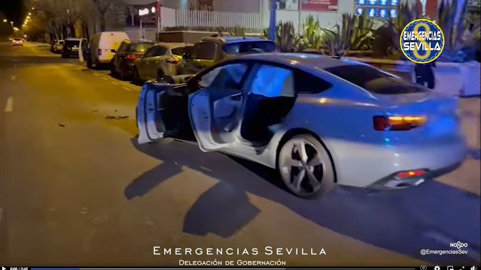 Un conductor ebrio destroza cinco coches en una calle de Sevilla