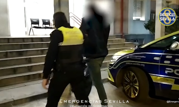 Detenidos tras agredir a dos policías de Sevilla que intervenían en una reyerta