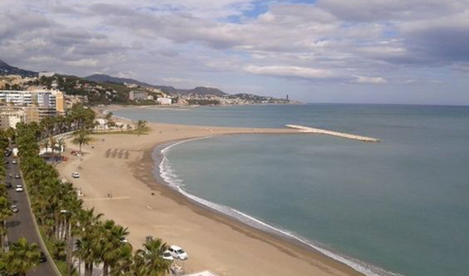 Rescatan un cuerpo sin vida en la orilla de la Playa de la Malagueta