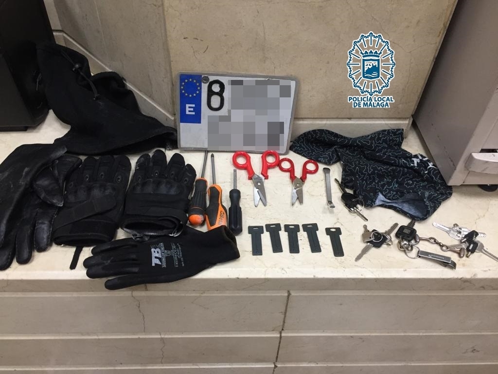 Detenido tras ser sorprendido con una moto robada y con la placa falseada