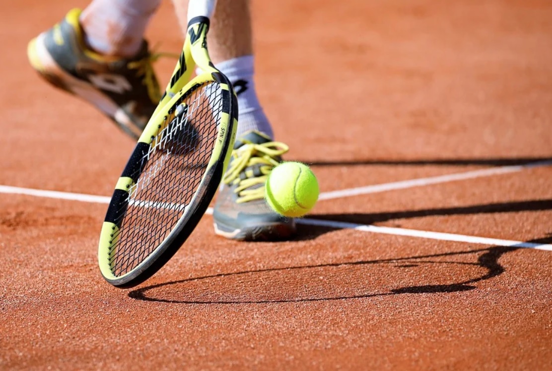 ¿Por qué apostar al tenis puede ayudarte a mejorar tu pensamiento estratégico?