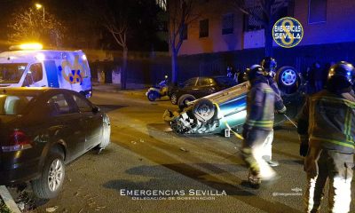Una mujer herida en Sevilla tras volcar el vehículo que conducía