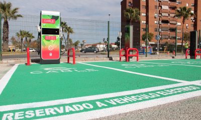 Instalan un cargador de vehículos eléctricos en el aparcamiento del metro de Condequinto