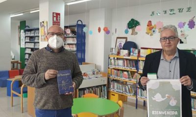 Los bebés de Bormujos nacen con un carné de la biblioteca bajo el brazo