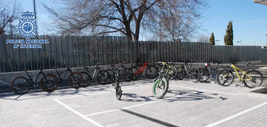 Detenidos tras robar bicicletas de alta gama por el método del alunizaje