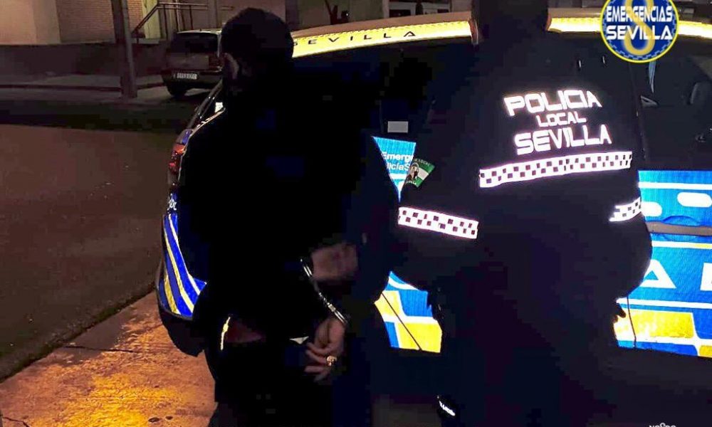 Detenido in fraganti cuando quemaba contenedores en Sevilla
