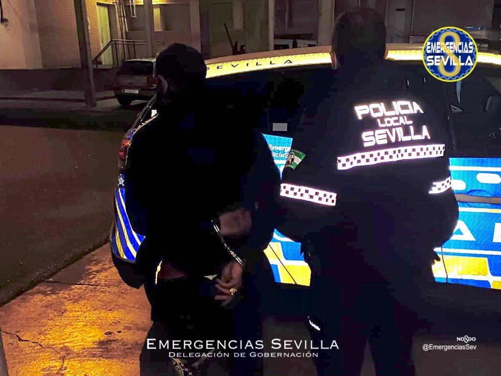 Detenido in fraganti cuando quemaba contenedores en Sevilla