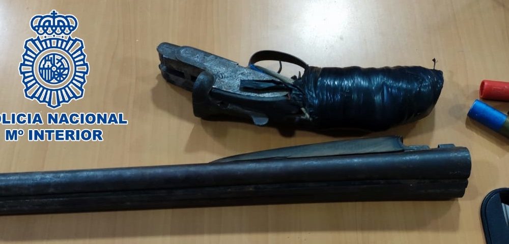 Un detenido por llevar una escopeta cargada mientras caminaba por Almería