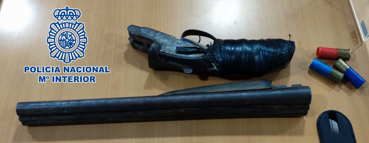 Un detenido por llevar una escopeta cargada mientras caminaba por Almería
