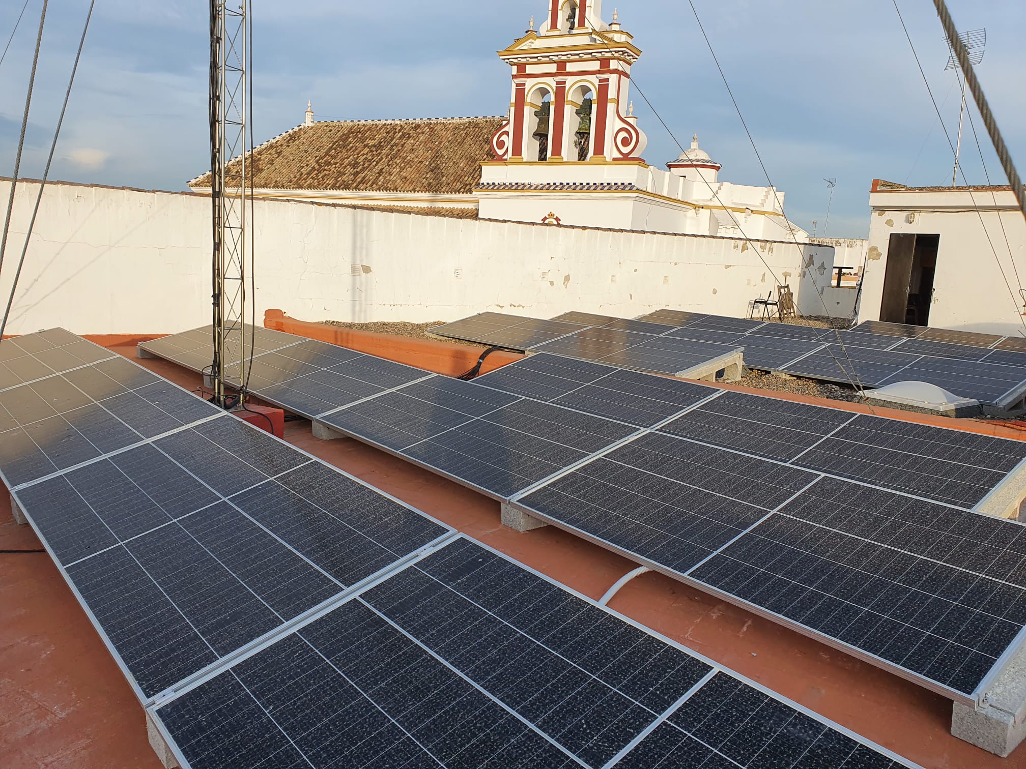 Guillena instala sistemas de autobastecimiento energético en seis edificios municipales