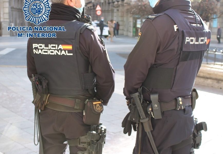 Detenido tras estafar haciéndose pasar por inspector de Policía y empresario de éxito