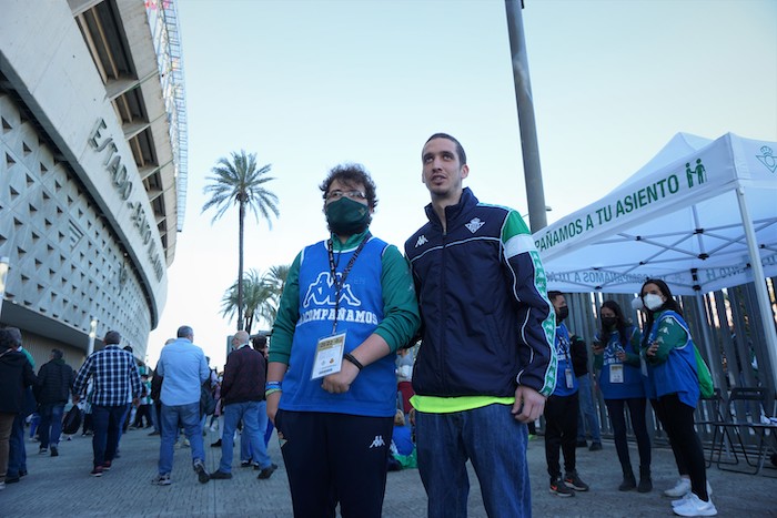 'Te acompañamos a tu asiento', la nueva iniciativa solidaria del Real Betis