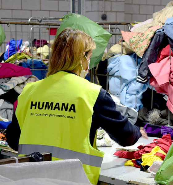 Los vecinos de Écija dan una segunda vida a 84 toneladas de ropa