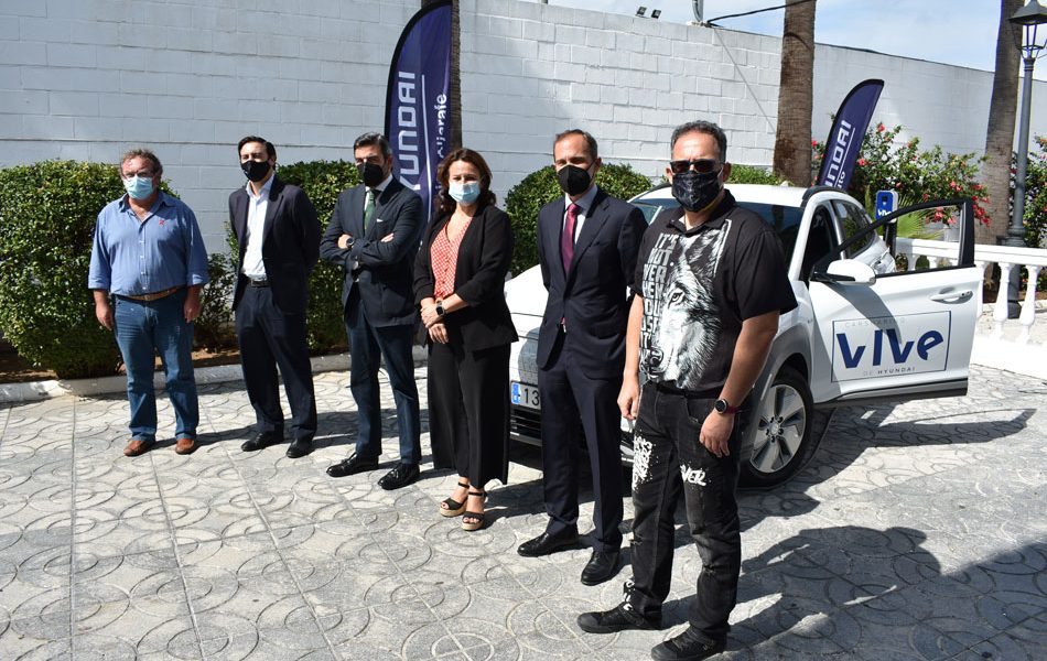 Los vecinos de Espartinas tienen a su disposición un vehículo 100 % eléctrico de manera gratuita