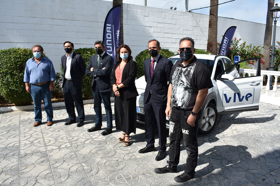 Los vecinos de Espartinas tienen a su disposición un vehículo 100 % eléctrico de manera gratuita