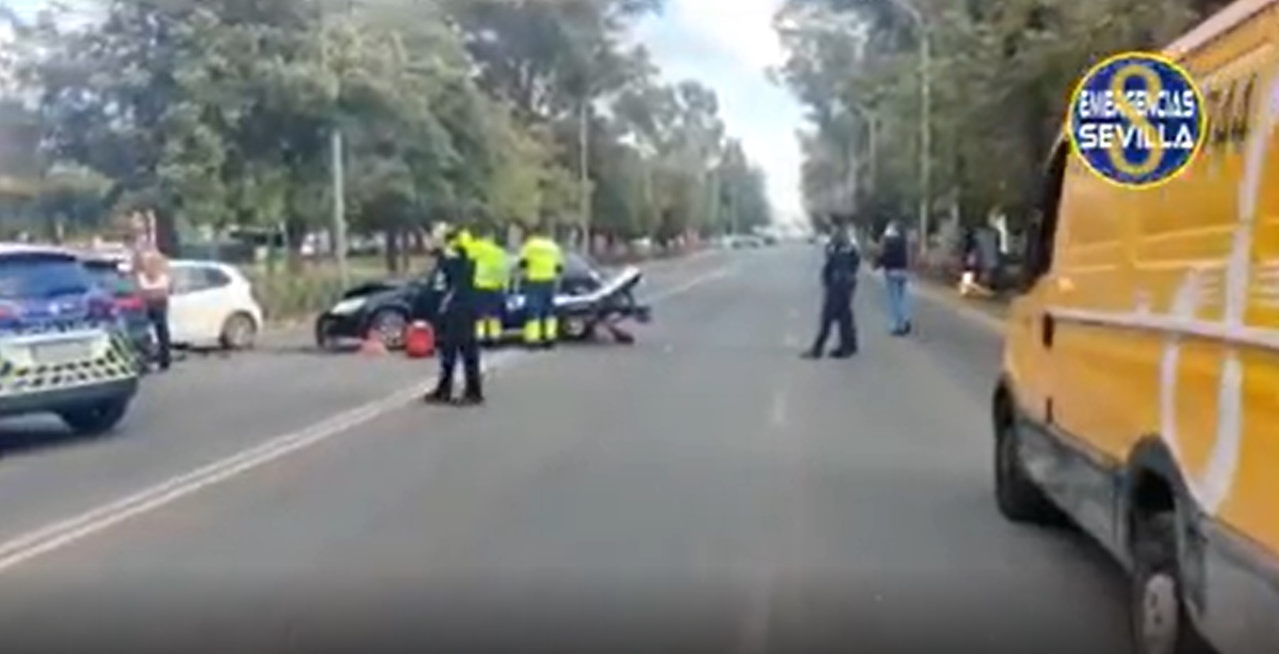 Una mujer herida y tres personas lesionadas en un accidente en Sevilla