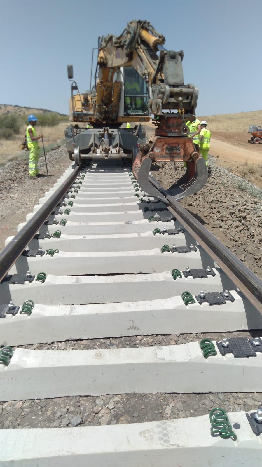 Adif adjudica el contrato para la renovación de vía del tramo Los Rosales-Brenes