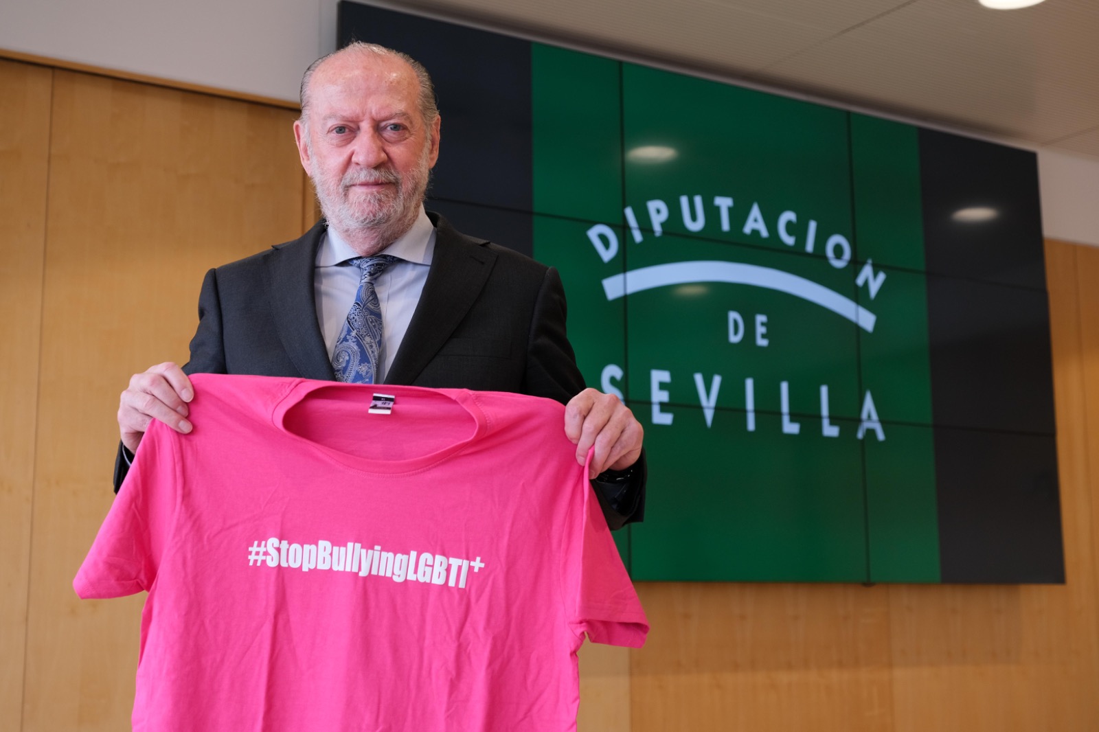 Diputación apoya la celebración del Día Internacional de la Camiseta Rosa en su compromiso con la igualdad y el bulling LGTBI
