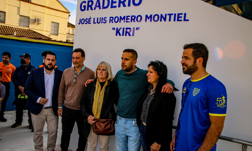 Gines estrena un renovado Estadio San José con un graderío con capacidad para 350 personas