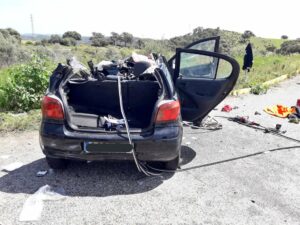 Cinco heridos en una colisión frontal en El Garrobo (Sevilla)