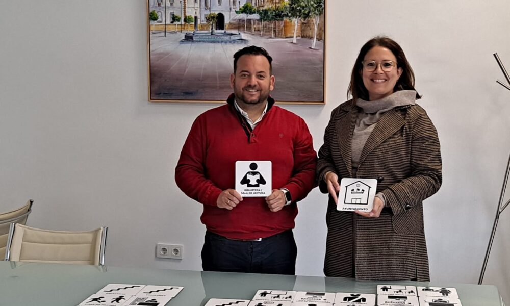Pictogramas en edificios de La Algaba para facilitar el acceso a personas con autismo.