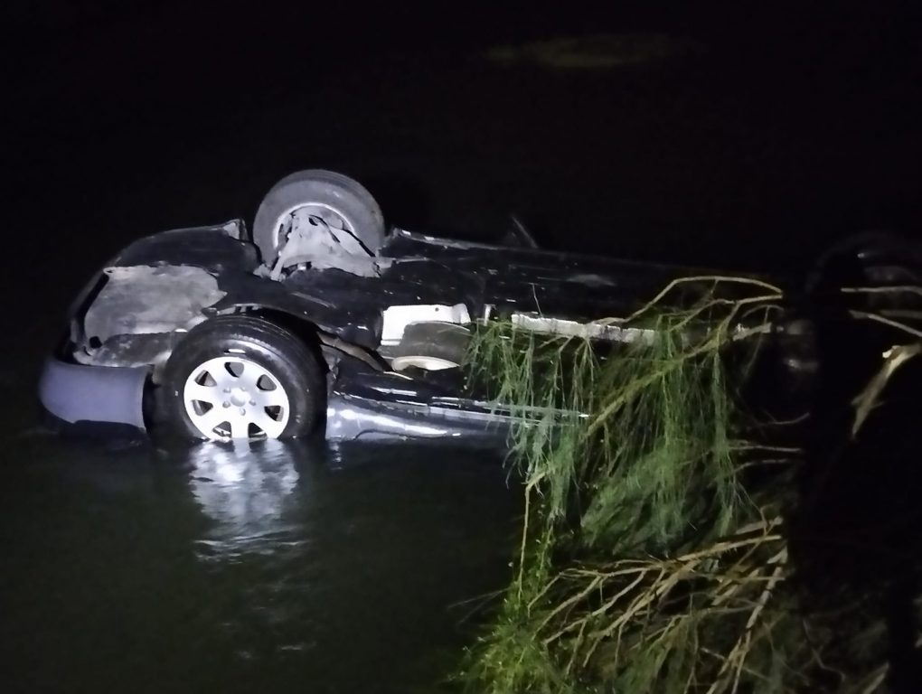 Se duerme al volante y cae con coche al agua en Ayamonte