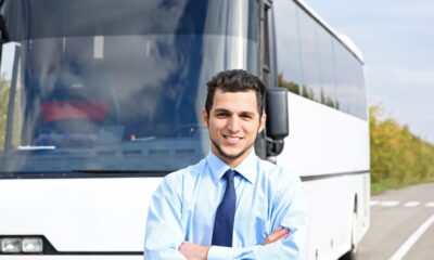 Sevilla necesita 200 conductores de autobús para la temporada alta