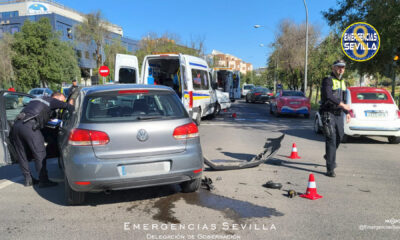 Un accidente entre tres vehículos en la avenida de Jerez en Sevilla deja seis heridos
