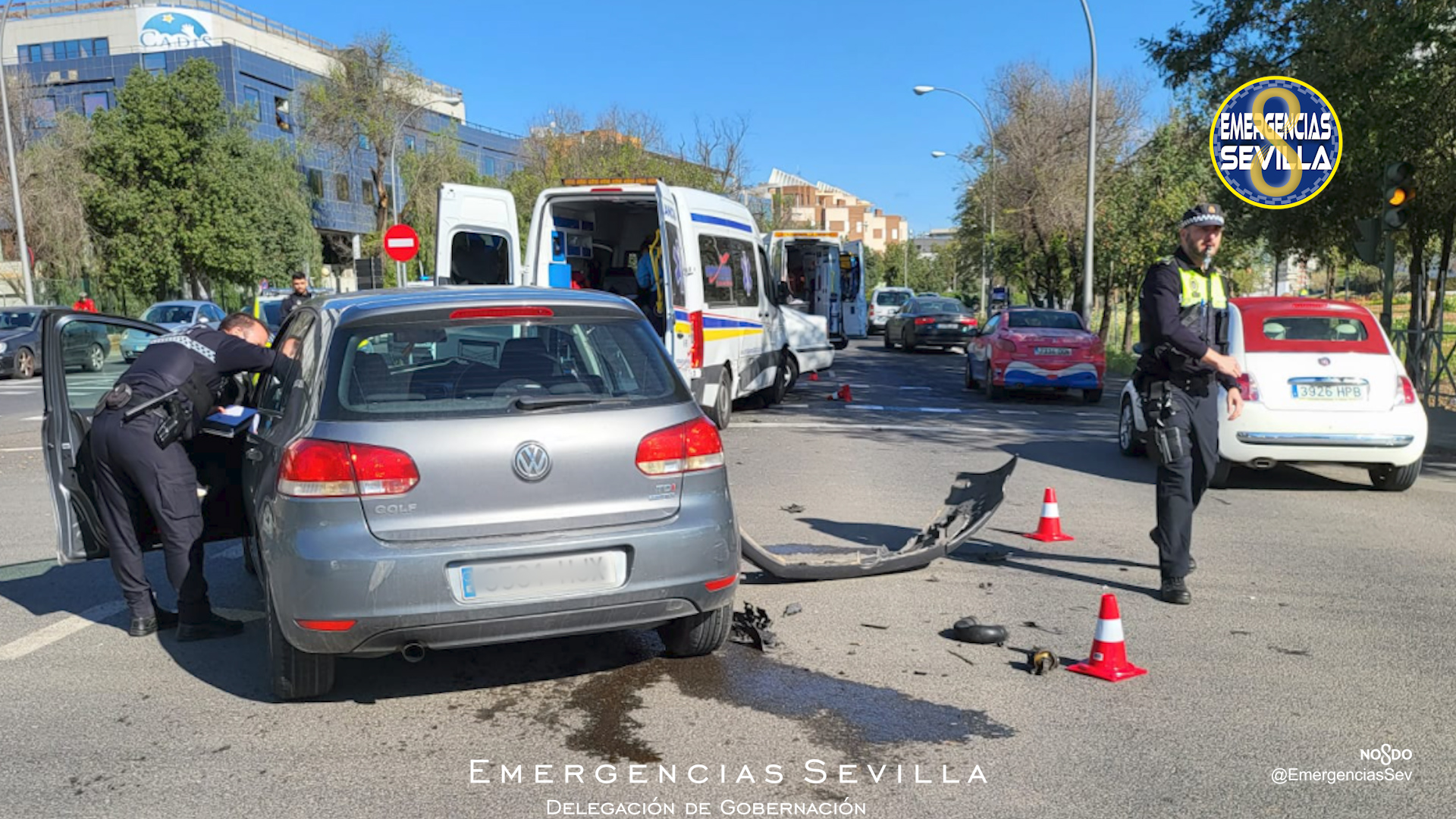 Un accidente entre tres vehículos en la avenida de Jerez en Sevilla deja seis heridos