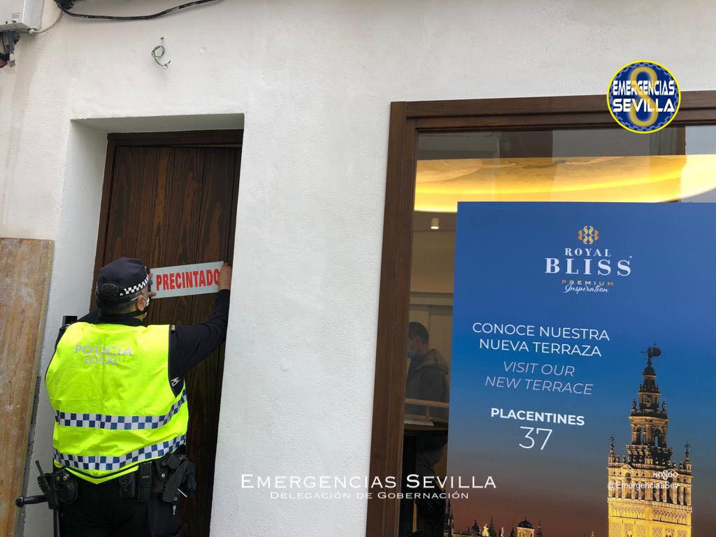 Un local precintado en Sevilla por vender bocadillos, chacina y chicharrones sin etiquetar