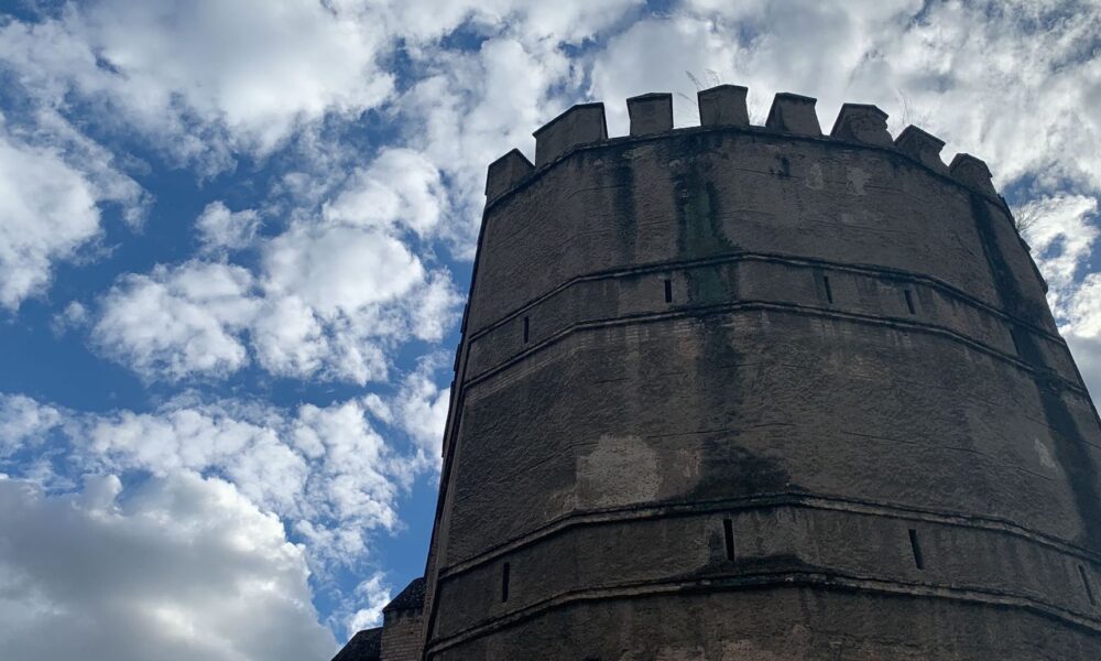 torre muralla macarena