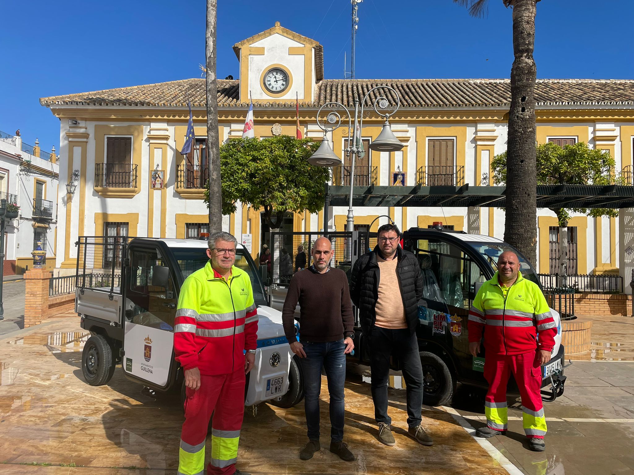 Guillena incorpora dos nuevos vehículos eléctricos para mejorar la limpieza viaria