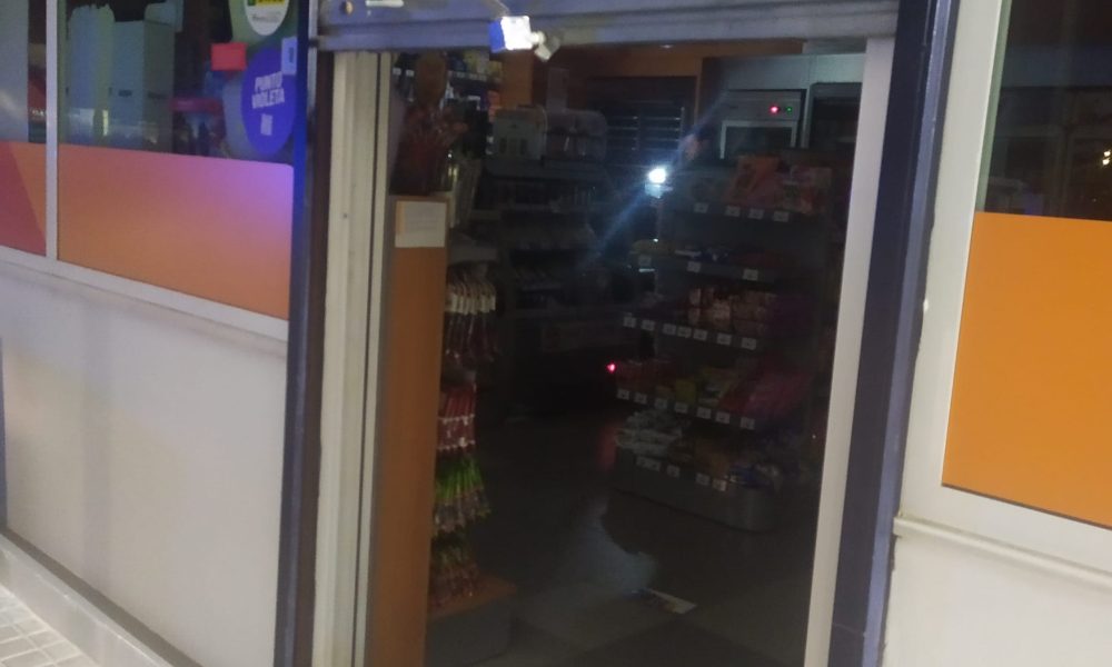 dos-encapuchados-roban-en-la-gasolinera-de-la-a-92-ubicada-en-termino-municipal-de-paradas