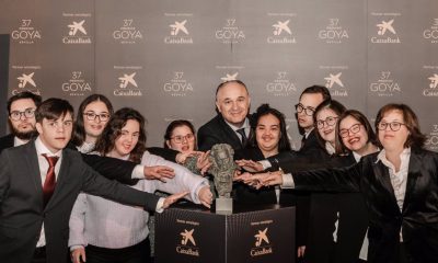 Santa Justa acoge una réplica gigante de la estatuilla de los Premios Goya