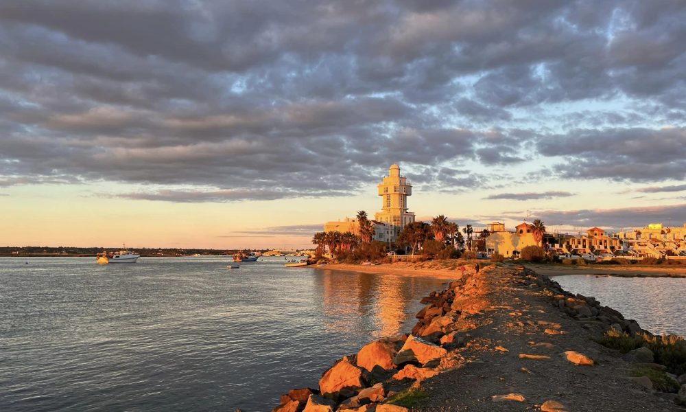 Faro puesta de sol