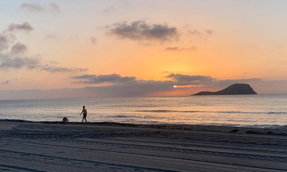 playa atardecer bonito